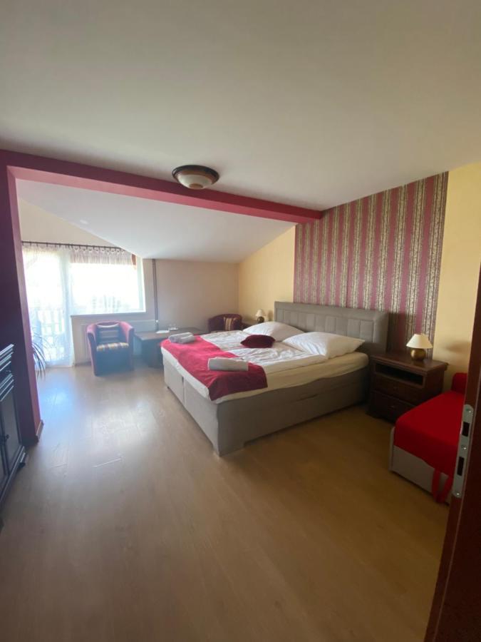 Konsky Dvor Hotel Brzotin Exterior photo