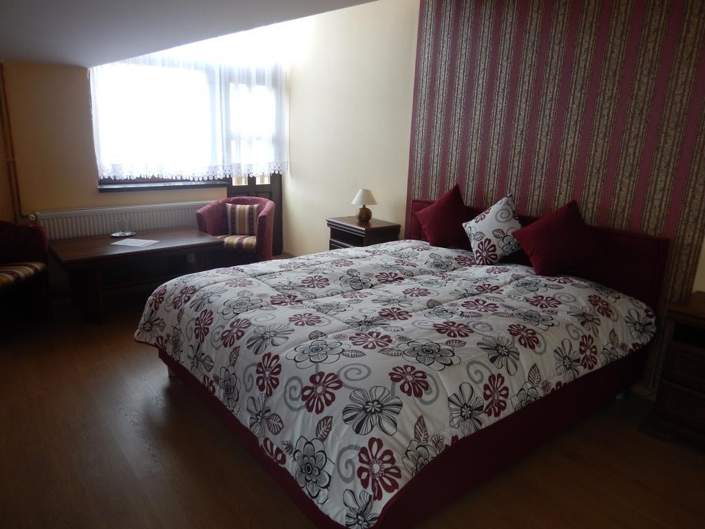 Konsky Dvor Hotel Brzotin Room photo