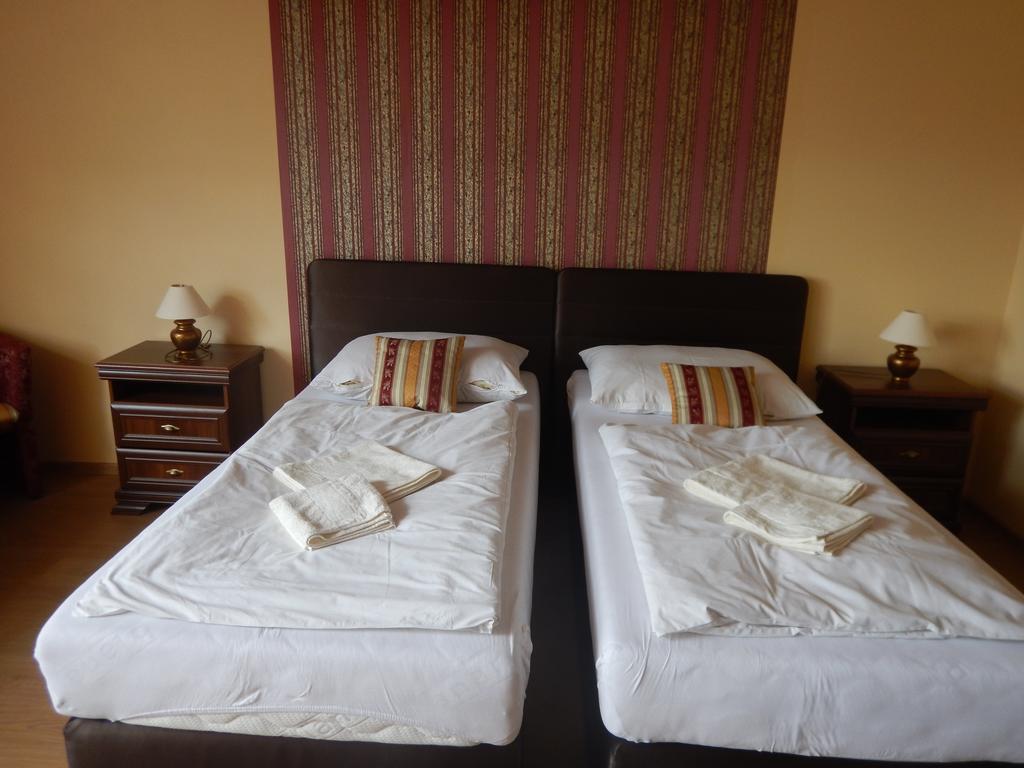 Konsky Dvor Hotel Brzotin Room photo