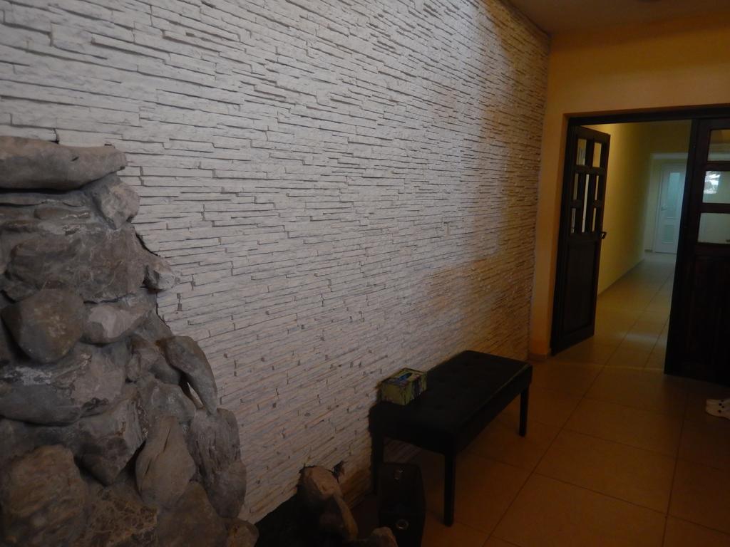 Konsky Dvor Hotel Brzotin Exterior photo